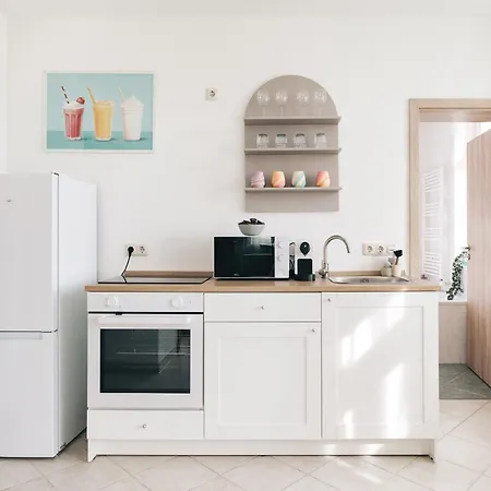 Apartment Creekside Colors - Playful *